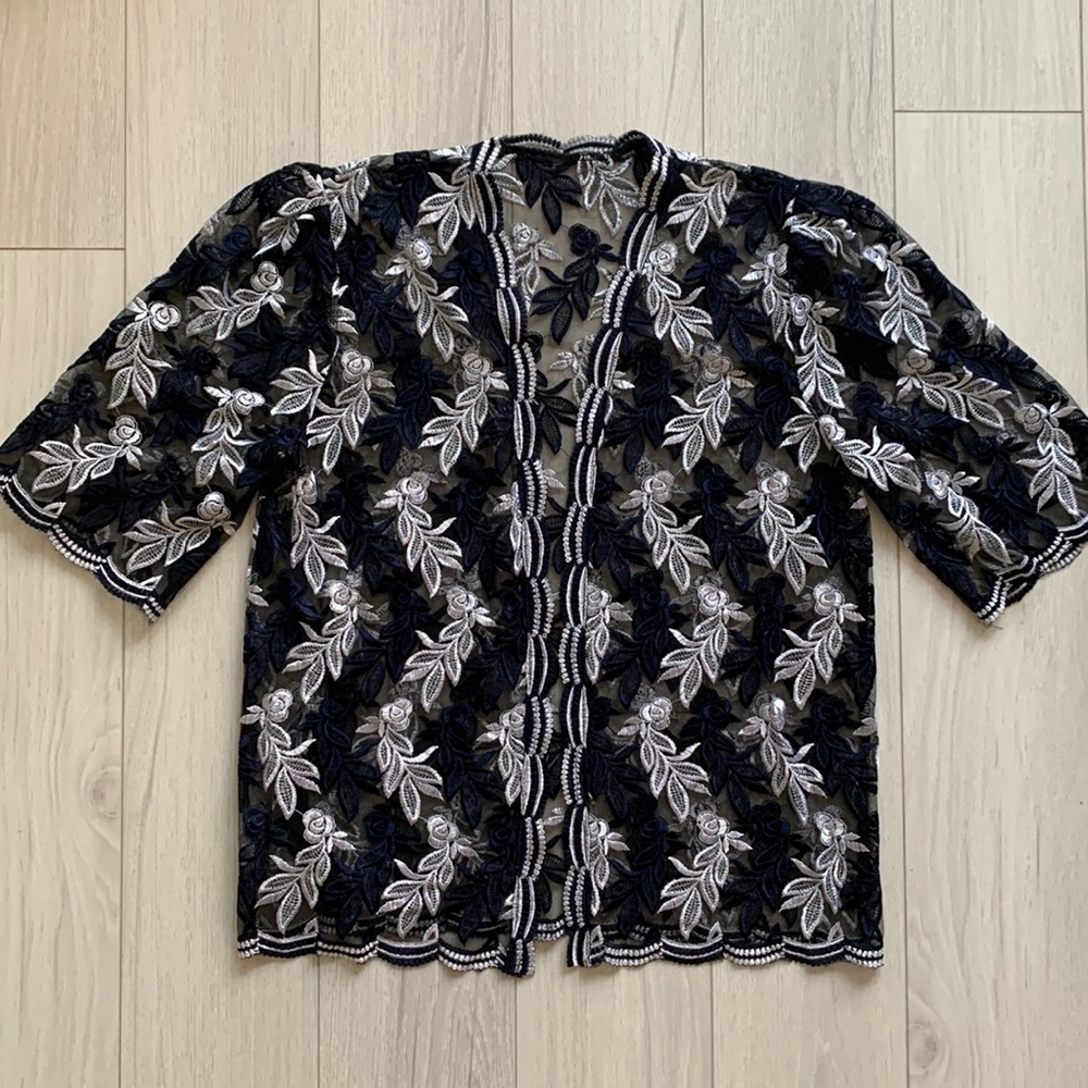 👘💮 Vintage floral embroidered kimono jacket